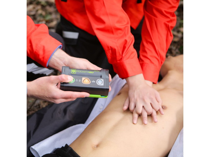 Defibrylator_ViVest_Pocket_ADE_lifestyle_03