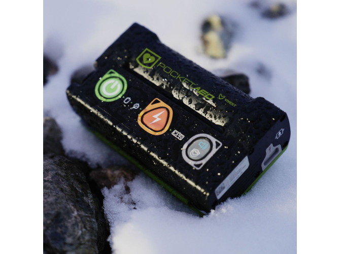 Defibrylator_ViVest_Pocket_ADE_lifestyle_02