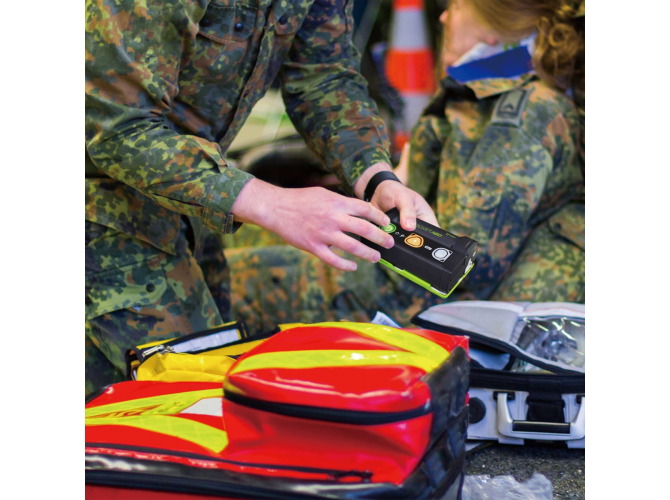 Defibrylator_ViVest_Pocket_ADE_lifestyle_01